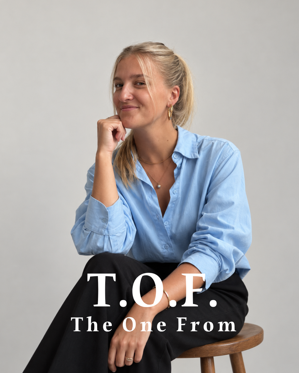 Lieke, glimlachend, met het T.O.F.-woordmerk